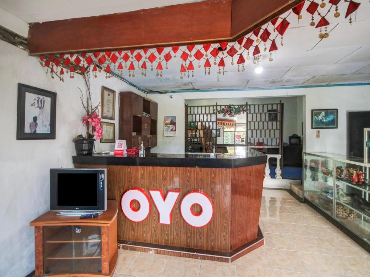 Oyo 2322 Dien Karona Hotel Berastagi Exterior photo