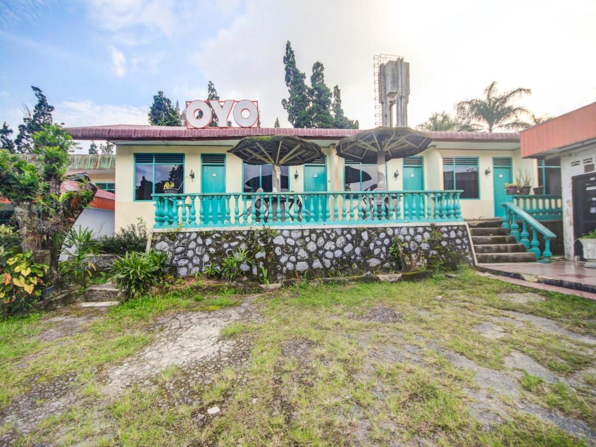 Oyo 2322 Dien Karona Hotel Berastagi Exterior photo